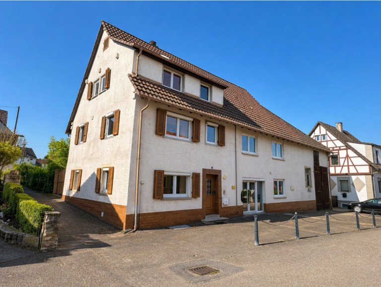 Ansicht Sinsheim / Steinsfurt Einfamilienhaus GLOBAL INVEST SINSHEIM | Erstbezug nach Sanierung: Gro�es Einfamilienhaus mit m�glicher ELW auf 1.220m� Grundst�ck