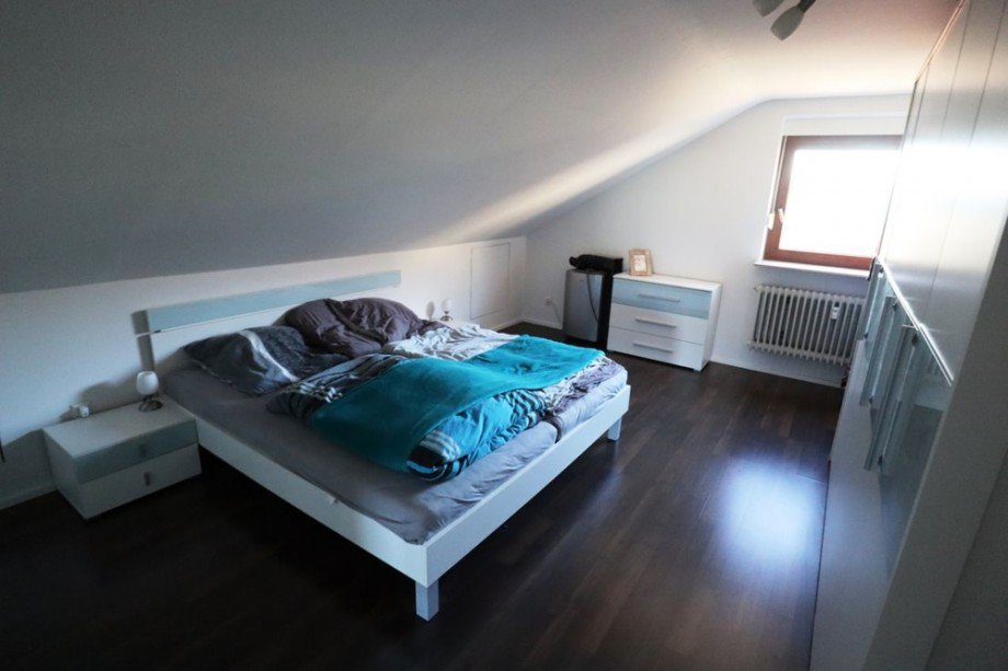 Schlafzimmer.png Dachgeschosswohnung Sinsheim