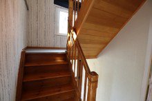 Vollholztreppe GLOBAL INVEST SINSHEIM | Sch�ne Doppelhaush�lfte in ruhiger Lage in Angelbachtal