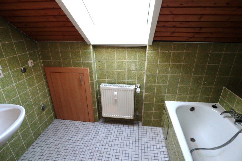 Badezimmer Dachgeschosswohnung �hringen