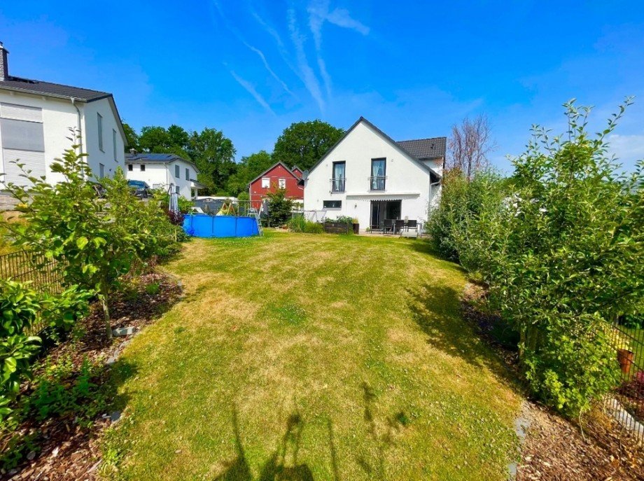 Gartenansicht Einfamilienhaus Sinsheim / Waldangelloch