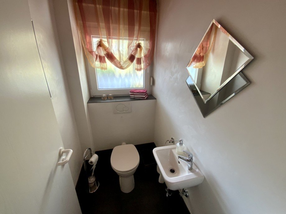 G�ste-WC EG DHH Einfamilienhaus Wagh�usel / Kirrlach
