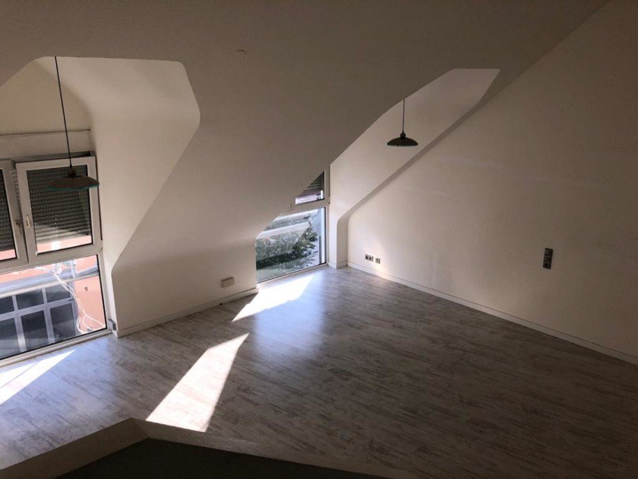 Renovierte DG-Wohnung Mehrfamilienhaus �stringen