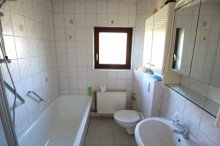 Badezimmer OG GLOBAL INVEST SINSHEIM | Tolles Einfamilienhaus mit Einliegerwohnung und sch�nem Garten in Neckarelz