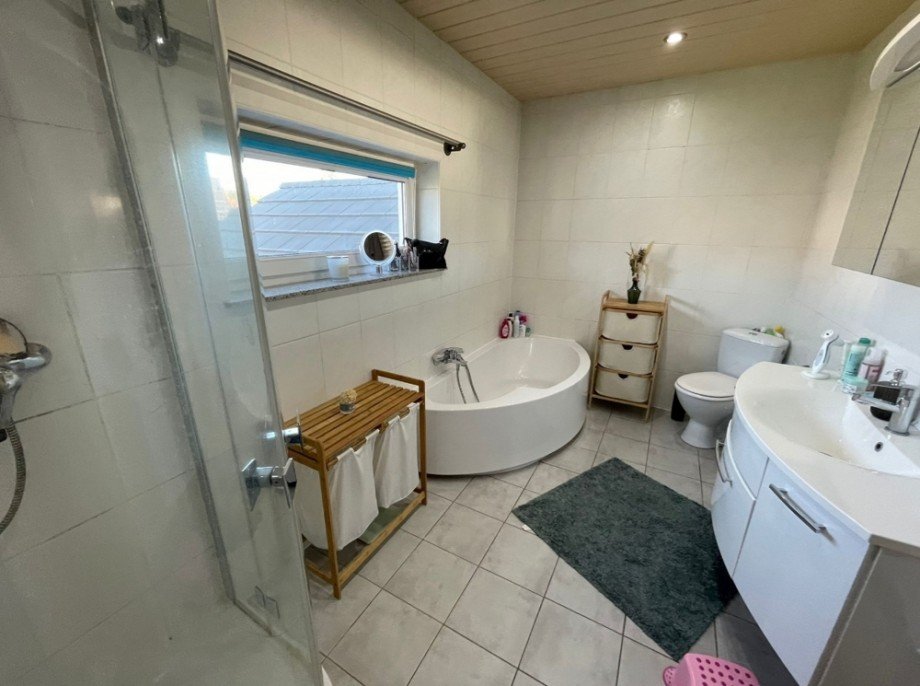 Badezimmer ELW Einfamilienhaus Oberhausen-Rheinhausen / Oberhausen