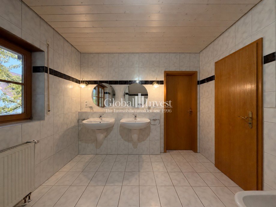 Badezimmer Einfamilienhaus Mauer