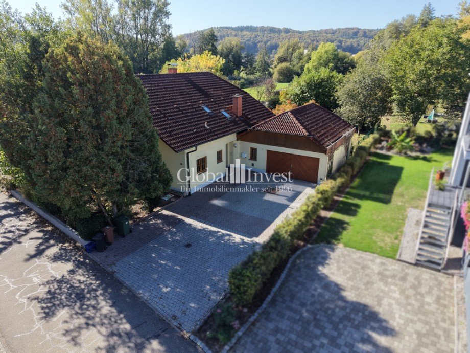 Drohnenaufnahme Einfamilienhaus Mauer
