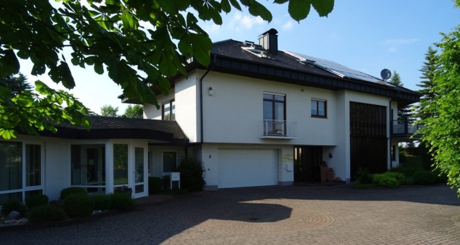 Stra�enansicht Einfamilienhaus H�pfingen