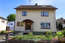 Frontansicht GLOBAL INVEST SINSHEIM | Gro�es freistehendes Einfamilienhaus mit sch�nem Garten in Zuzenhausen