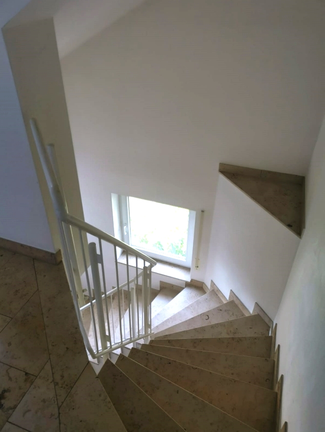 Treppenhaus Dachgeschosswohnung Neckargem�nd
