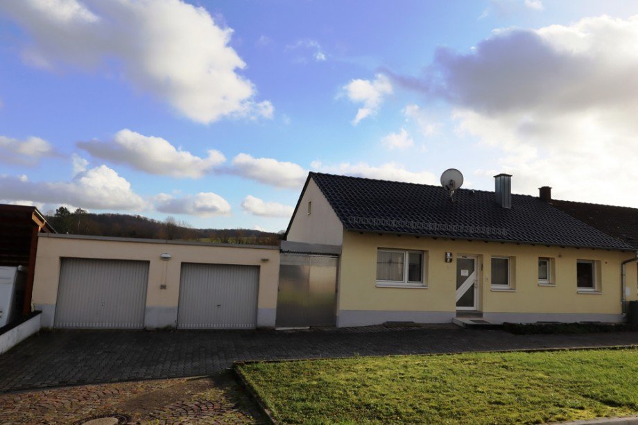 Hausansicht Doppelhaush�lfte Zuzenhausen