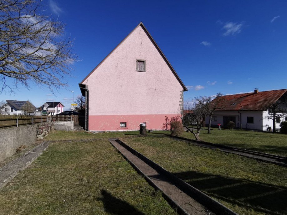 Seitenansicht Scheune Mehrfamilienhaus H�pfingen