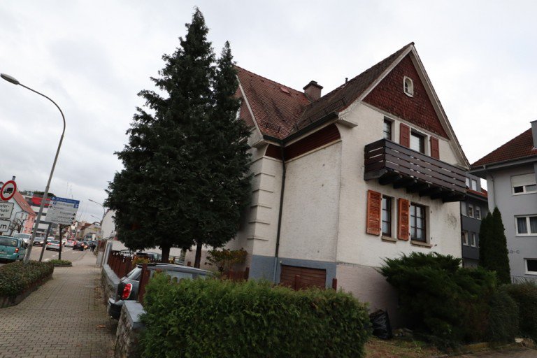Hausansicht Sinsheim Mehrfamilienhaus GLOBAL INVEST SINSHEIM | Zentrumsnahes 2-Familien-Haus mit 270m� Wohnfl�che