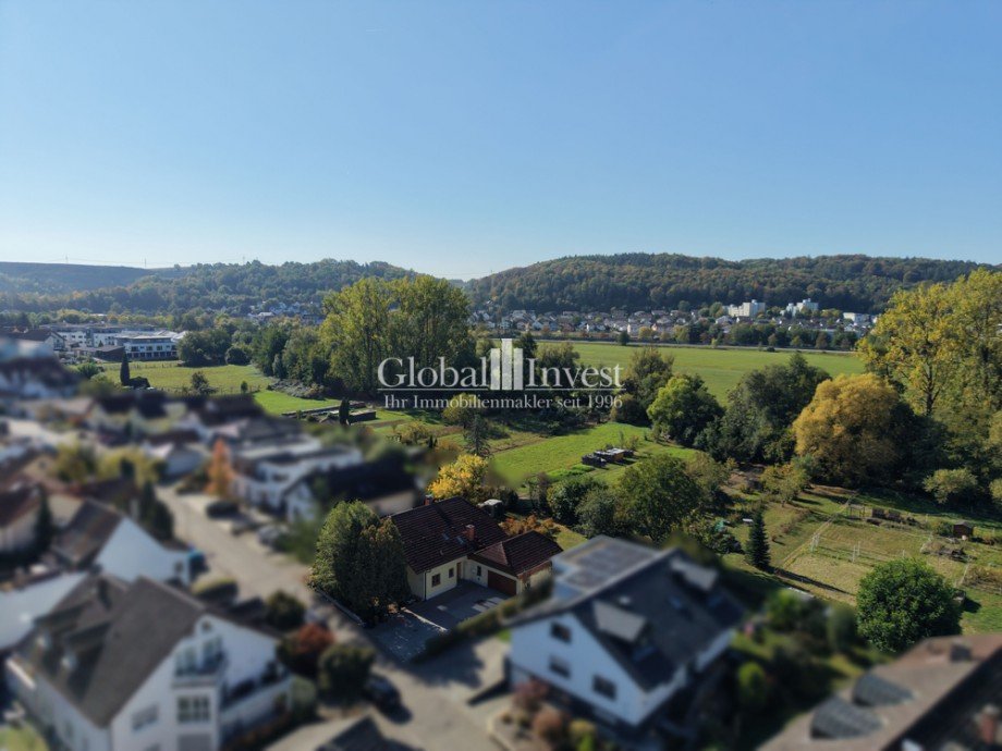Drohnenaufnahme Einfamilienhaus Mauer