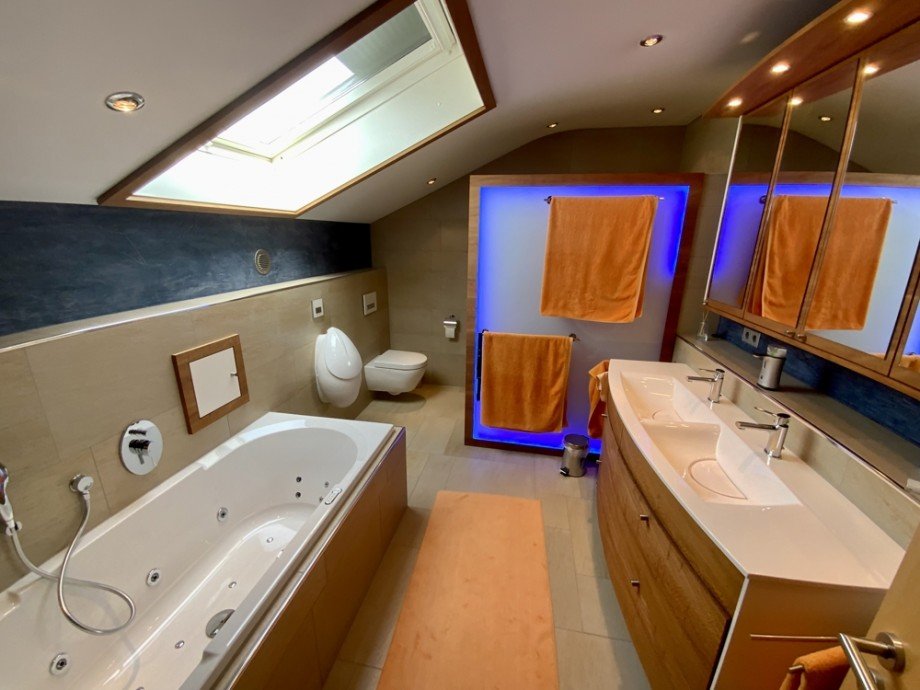 Badezimmer DG EFH Einfamilienhaus Wagh�usel / Kirrlach