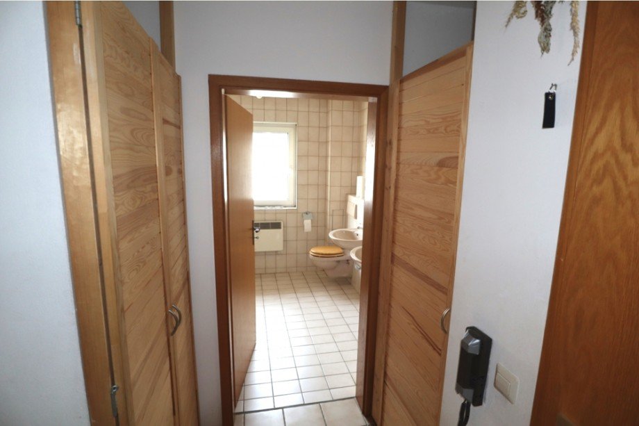 Flur mit Einbauschr�nken Etagenwohnung Schwetzingen