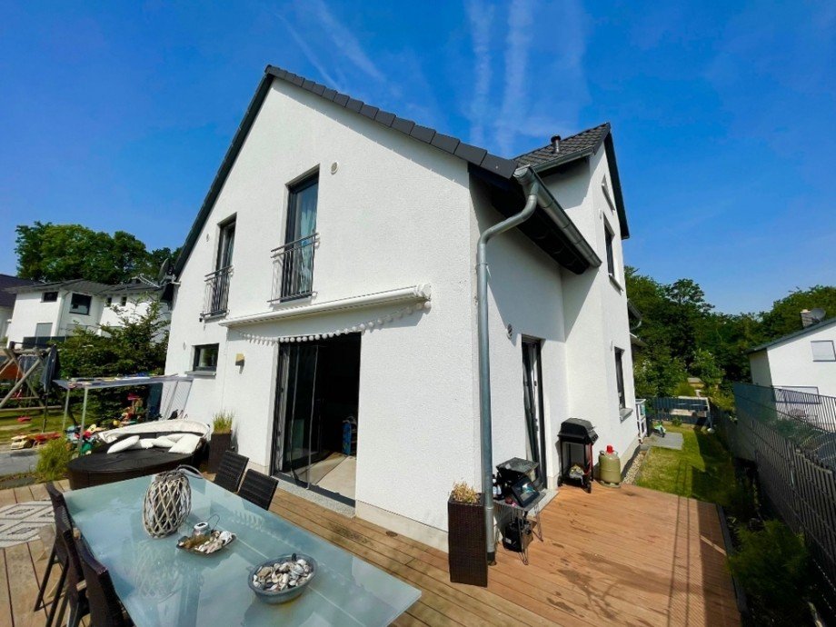 Terrassenansicht Einfamilienhaus Sinsheim / Waldangelloch