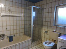 Badezimmer GLOBAL INVEST SINSHEIM | Tolle 2,5 Zimmerwohnung in zentraler Lage von Pfaffenhofen mit tollem Balkon!
