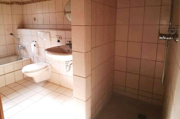 Bad EG Doppelhaush�lfte Gundelsheim