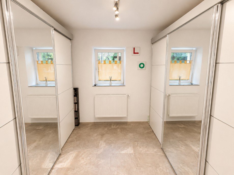 Ankleidezimmer ELW Einfamilienhaus Sinsheim / Waldangelloch