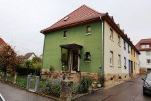 Hausansicht.png GLOBAL INVEST SINSHEIM | Sch�nes, �lteres Reihenendhaus in Toplage in der Gartenstadt Sinsheim