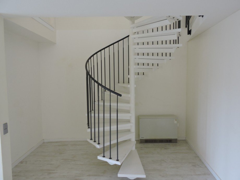 Aufgang DG Maisonettewohnung �stringen