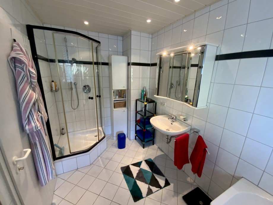 Badezimmer EG DHH Einfamilienhaus Wagh�usel / Kirrlach