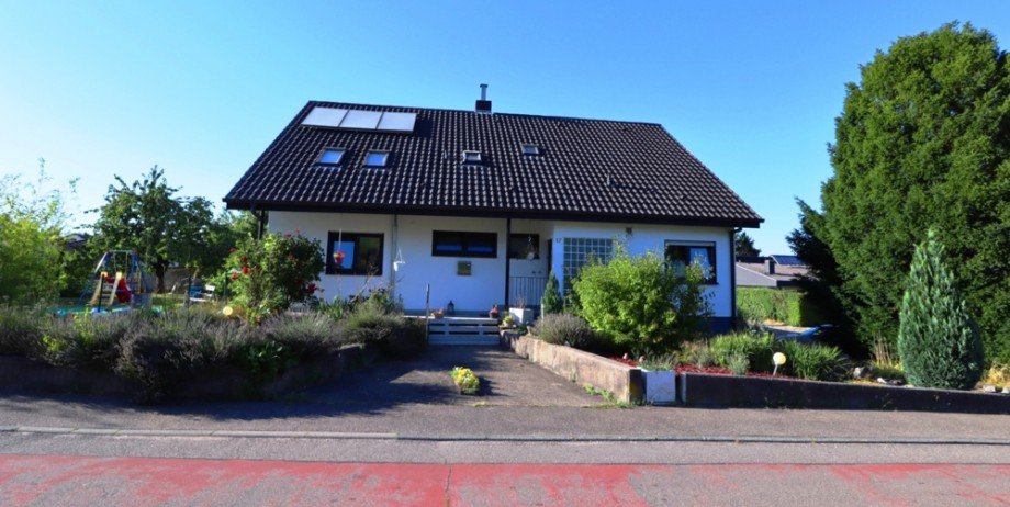 Frontansicht Einfamilienhaus Sinsheim / D�hren