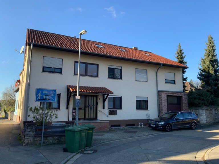 Hausansicht Sinsheim Erdgeschosswohnung GLOBAL INVEST SINSHEIM | Tolle 4,5-Zimmer-Erdgeschosswohnung mit Gartenanteil und Terrasse