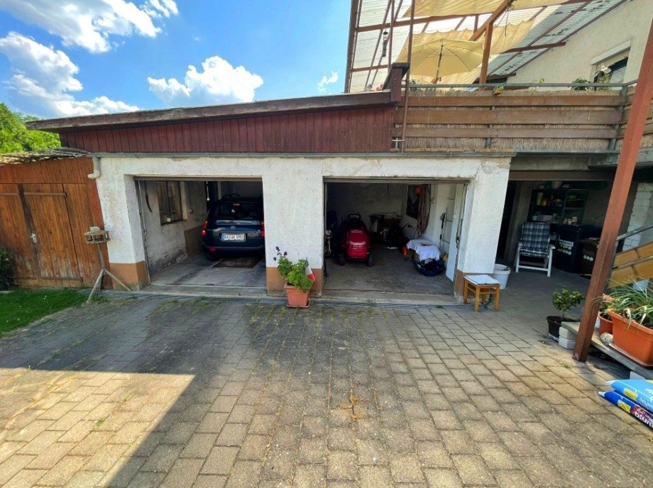 zwei Garagen Doppelhaush�lfte Kraichtal / Ober�wisheim