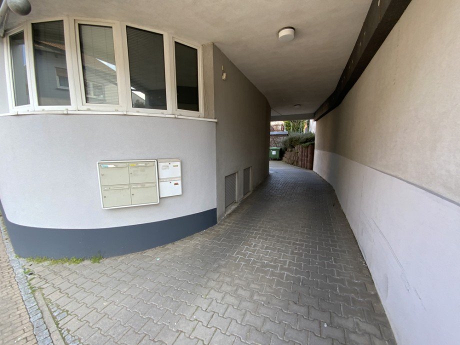 Hofeinfahrt Mehrfamilienhaus �stringen