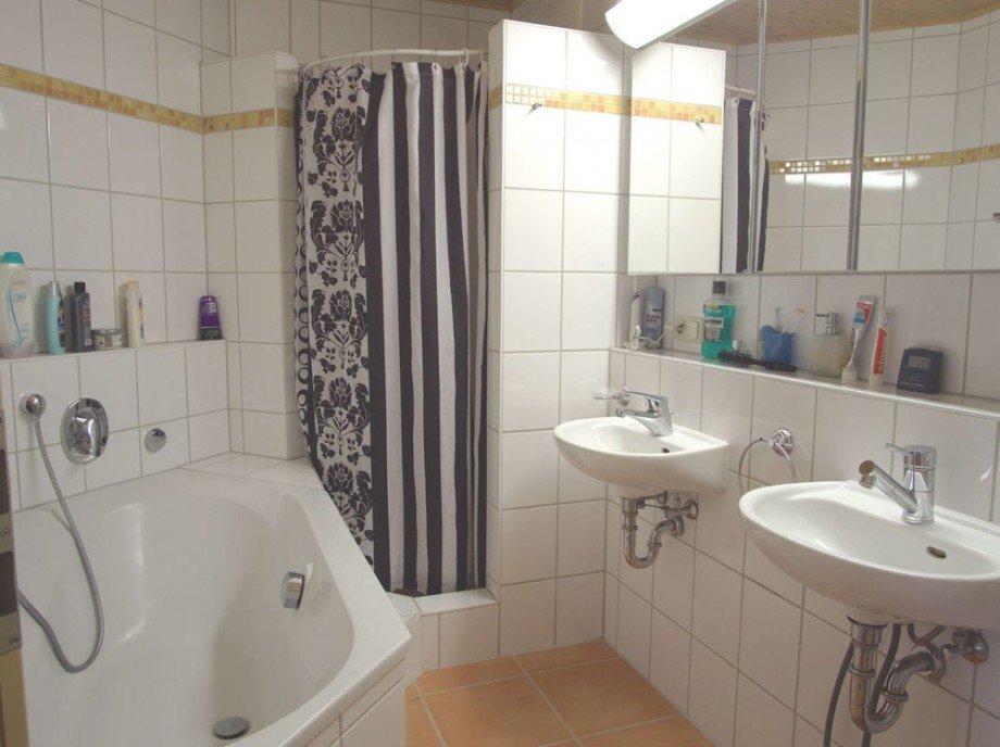Badezimmer 2.OG.png Doppelhaush�lfte Neckargem�nd