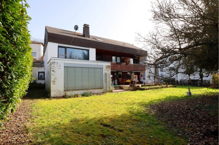 Hausansicht Graten Wiesenbach Einfamilienhaus GLOBAL INVEST SINSHEIM | Vorank�ndigung! Tolles 1-2-Familienhaus in bester Lage von Wiesenbach