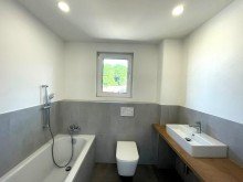 Badezimmer GLOBAL INVEST SINSHEIM | Gro�e 5-Zimmer-Maisonette-Wohnung mit 125m� - oder darf es auch ein Haus sein?