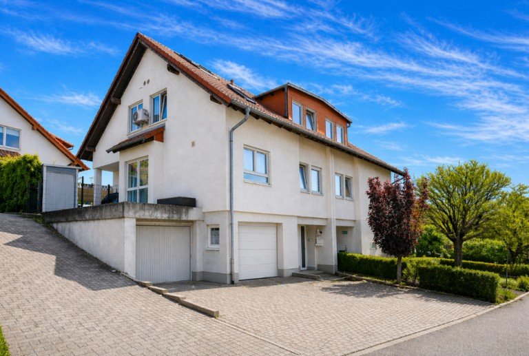 Ansicht Sinsheim / D�hren Doppelhaush�lfte GLOBAL INVEST IMMOBILIEN SINSHEIM | Fast neuwertige Doppelhaush�lfte mit Garage und Garten in D�hren
