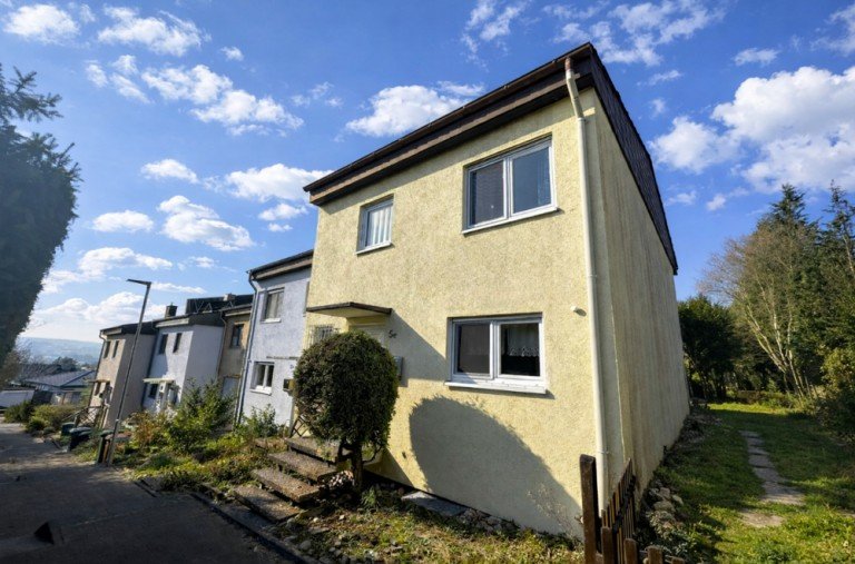 Ansicht Sinsheim Reihenendhaus GLOBAL INVEST SINSHEIM | Schn�ppchen in Sinsheim-Ost: Sch�nes Reihenendhaus mit Garten und Garage