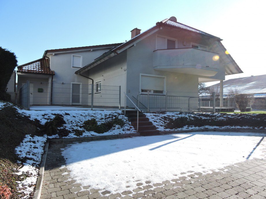Hausansicht vom KFZ-Stellplatz Dachgeschosswohnung Waibstadt / Daisbach