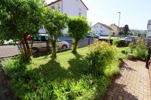 Vorgarten GLOBAL INVEST SINSHEIM | Tolles Einfamilienhaus mit Einliegerwohnung und sch�nem Garten in Neckarelz