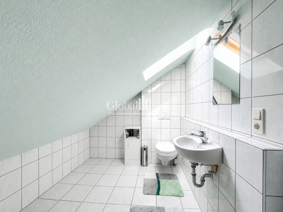 Badezimmer DG Doppelhaush�lfte Sinsheim