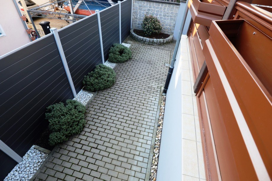 Hof unten Doppelhaush�lfte Sinsheim