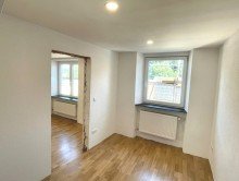 Ankleide GLOBAL INVEST SINSHEIM | Gro�e 5-Zimmer-Maisonette-Wohnung mit 125m� - oder darf es auch ein Haus sein?