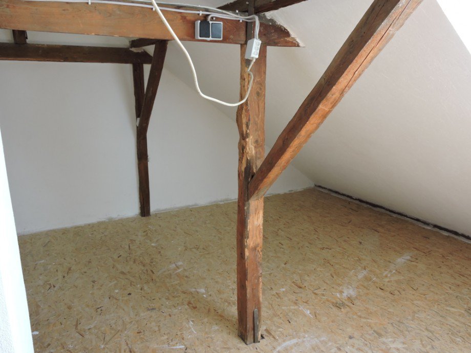 Dachboden Doppelhaush�lfte Bad Sch�nborn
