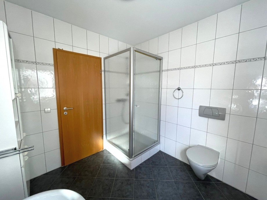 Badezimmer OG Doppelhaush�lfte Neckarbischofsheim