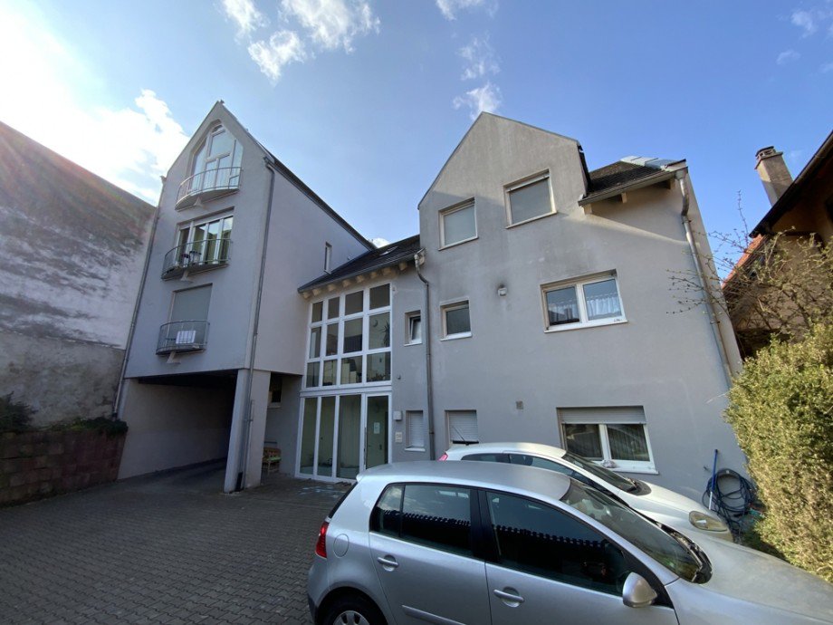 Hausansicht Hofseite Mehrfamilienhaus �stringen