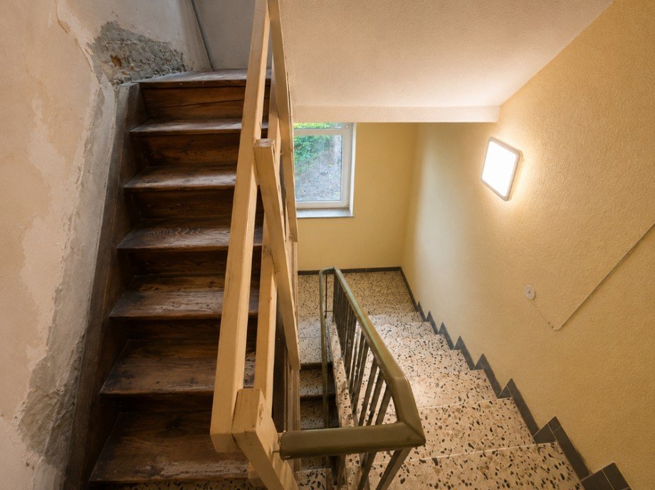 Treppe OG / DG Einfamilienhaus Sinsheim / Waldangelloch
