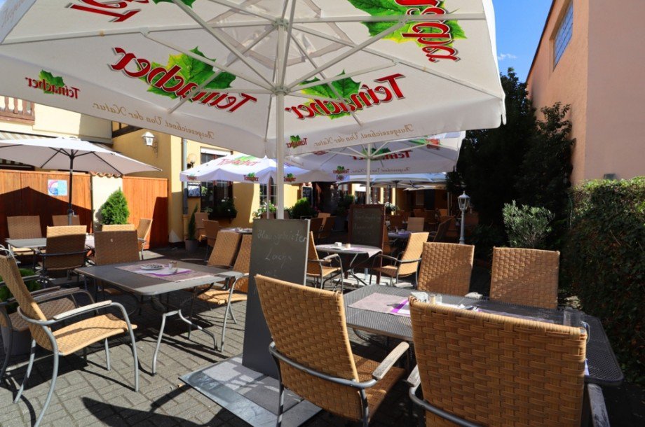Hof mit Biergarten Einfamilienhaus Wiesloch