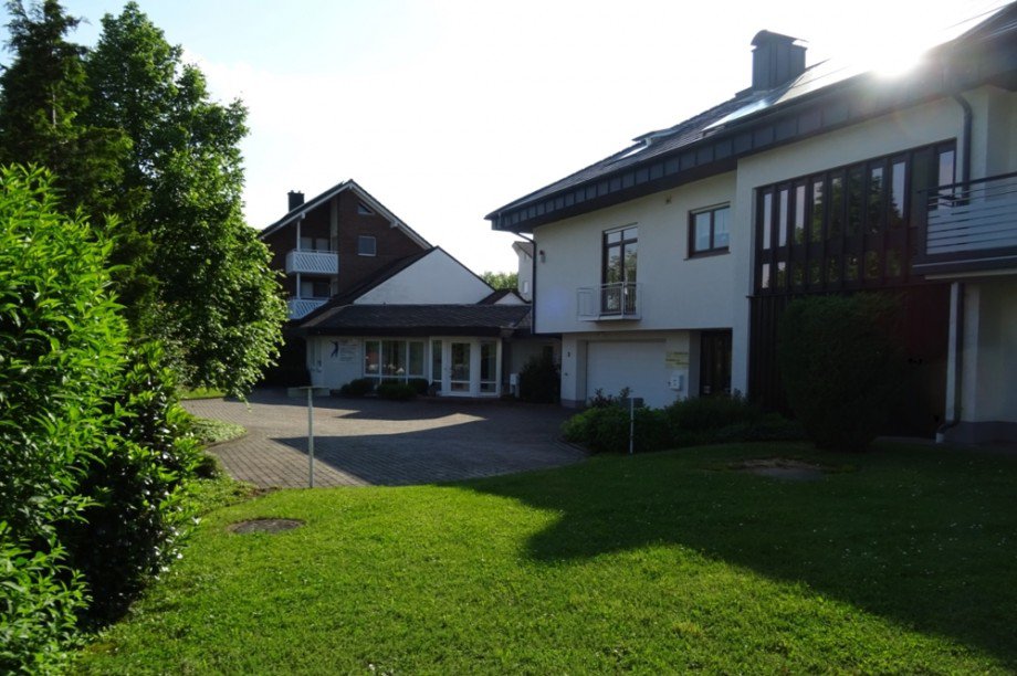 Stra�enansicht & Praxis Einfamilienhaus H�pfingen