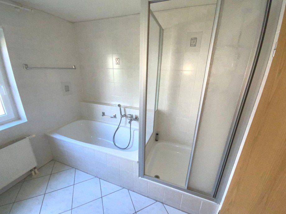 Wanne, Dusche, Fenster Erdgeschosswohnung Waibstadt