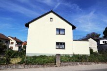 Seitenansicht GLOBAL INVEST SINSHEIM | Gro�es freistehendes Einfamilienhaus mit sch�nem Garten in Zuzenhausen
