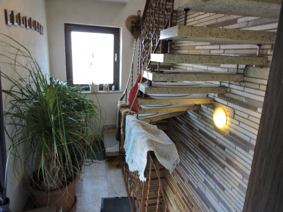 Treppenhaus links Einfamilienhaus Waibstadt / Daisbach